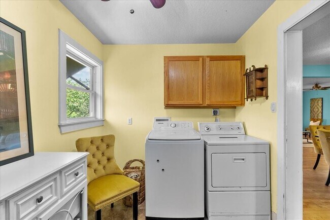 Building Photo - 939 17th St