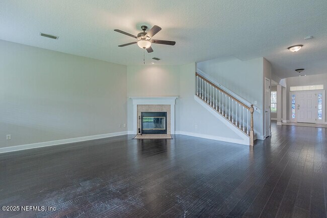 Building Photo - 608 Spruce Creek Rd