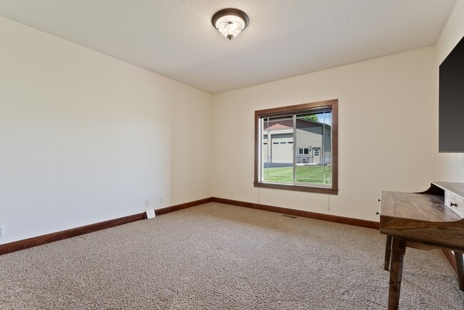 Building Photo - 1981 W Twinkling Star Rd