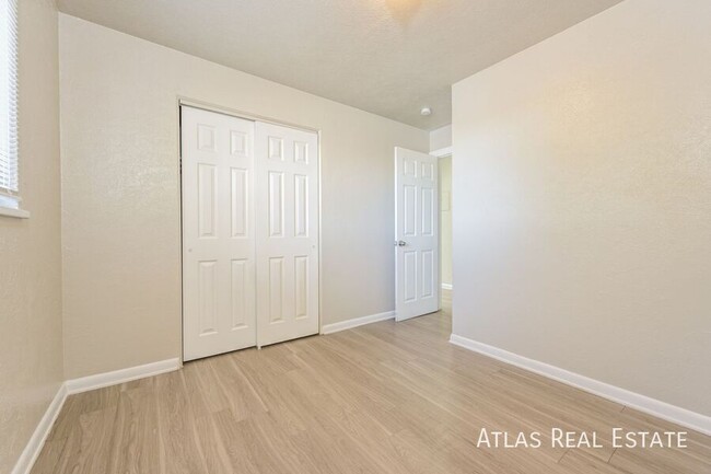 Building Photo - Nice 3 Bedroom ready for you to move in! W...