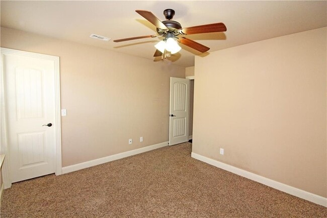 Building Photo - 3108 SW Oakleigh Rd