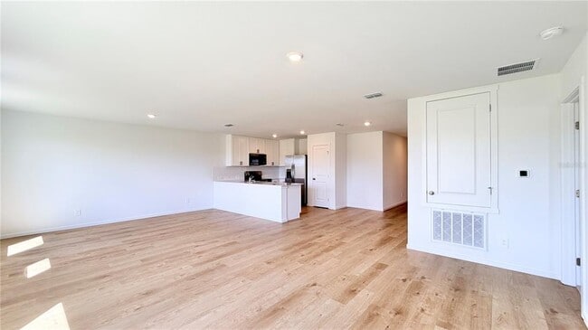 Building Photo - 615 ARTEMIS St