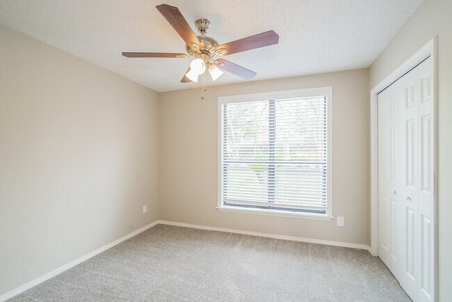 Building Photo - 426 Wheatfield Ct