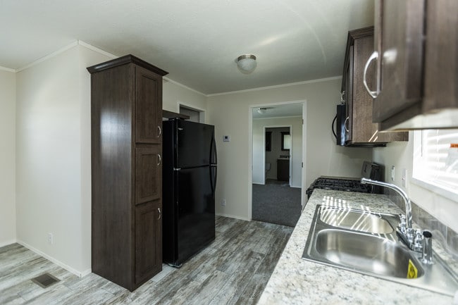 Building Photo - Reynolds Senior Village MHC