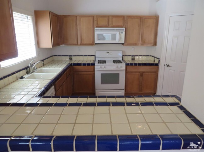 Building Photo - 53585 Avenida Velasco