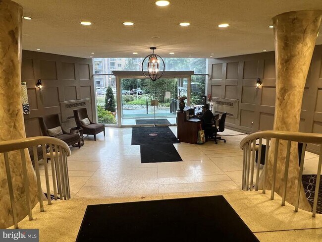 Building Photo - 100 West Ave