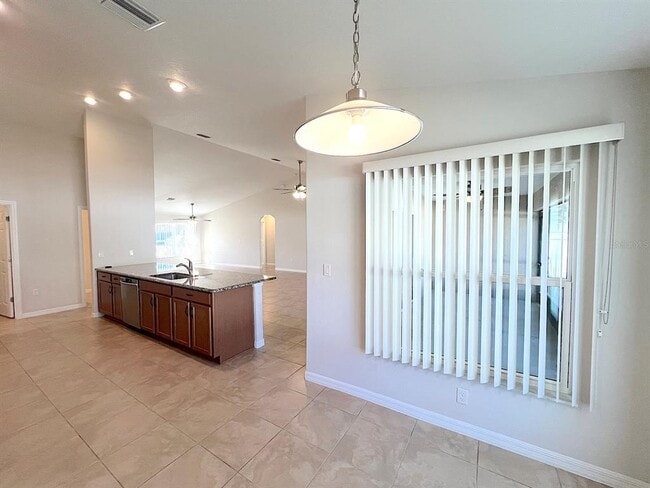 Building Photo - 9 Raemond Ln