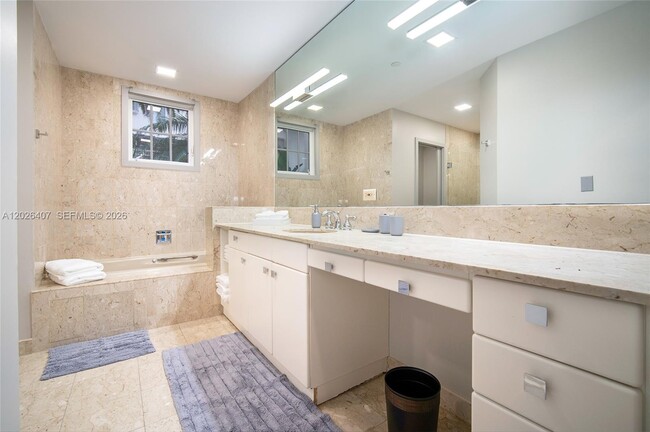 Building Photo - 19211 Fisher Island Dr