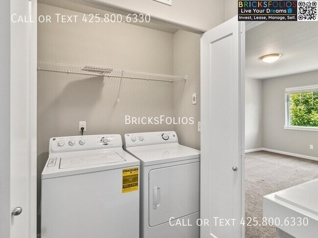Building Photo - Discover Your Dream Townhome in Olympia - ...