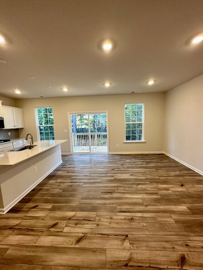 Building Photo - 4BR/3.5 Bath Townhouse in Prime Ballantyne Location; Great Schools