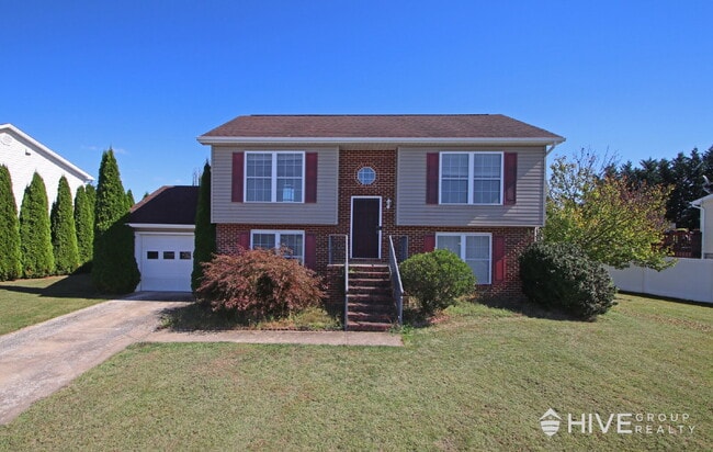 Primary Photo - Single-Family Home in Thomas Harrison Midd...