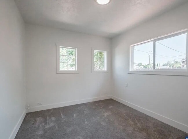 Building Photo - 3 Bedroom Home on Large Corner Lot!