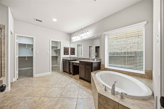 Building Photo - 27707 Lodgemist Ct