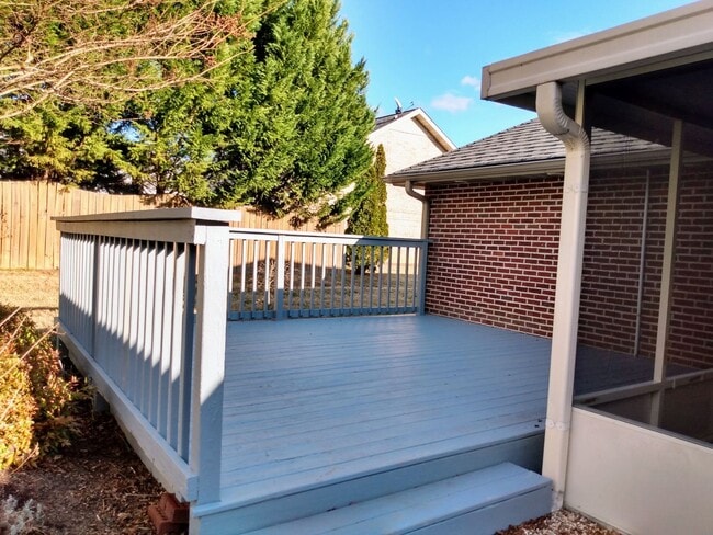 Building Photo - Maryville 37803 - COMING SOON! 3 bedroom, 2 bath, split floor plan home with a 2-car garage - Cal...
