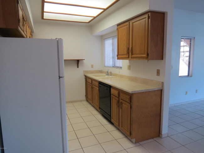 Building Photo - 5750 N Camino Esplendora