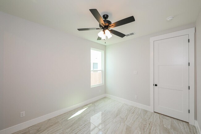 Building Photo - 1008 True Patriot Dr