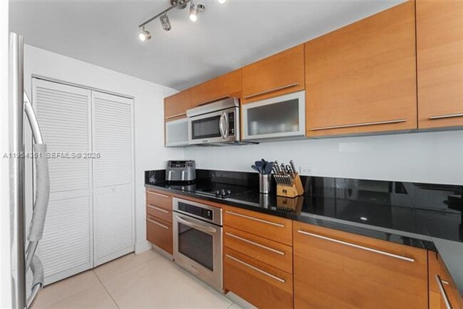 Building Photo - 253 NE 2nd St