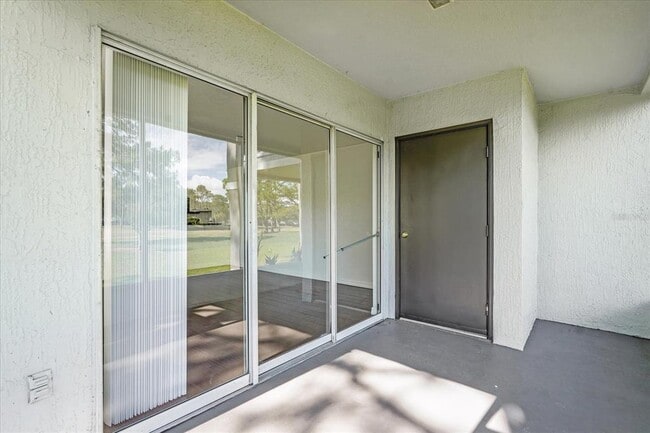 Building Photo - 13953 Fairway Island Dr