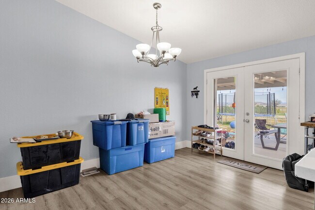 Building Photo - 851 W Quail Cir