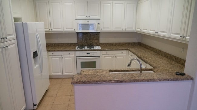 Building Photo - Nice 3 Bedroom Condo