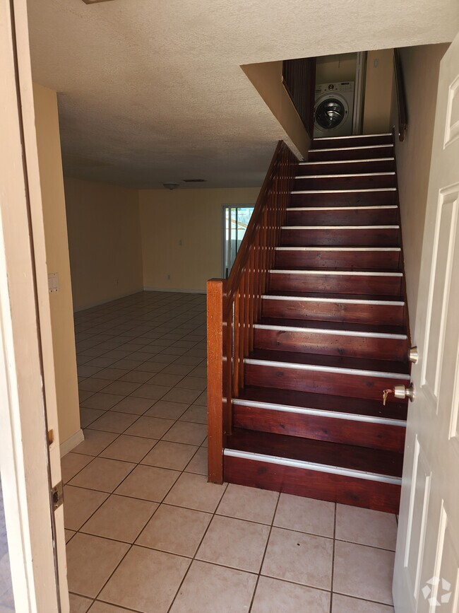 Stairs ¹ - 2751 S Pines Dr