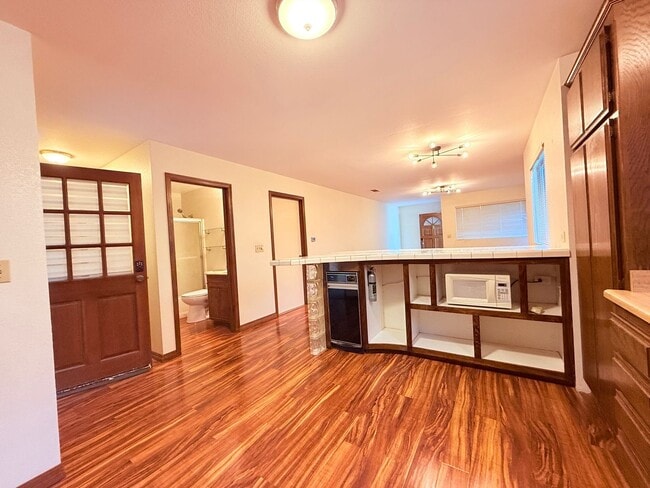 Building Photo - Great Single-Level Cayucos Apartment with One Car Parking Space