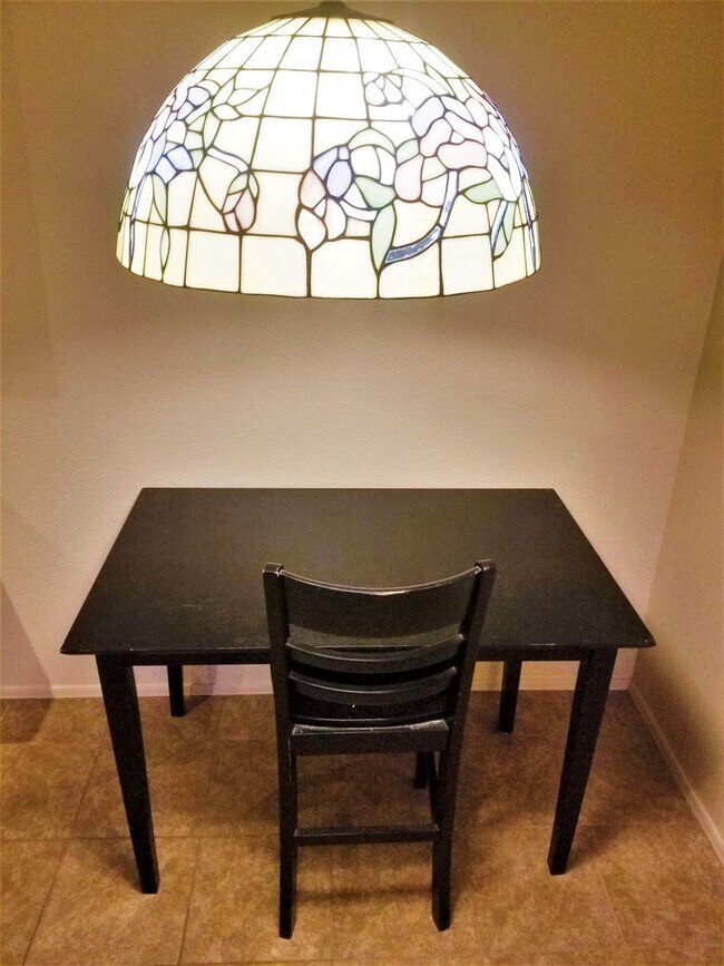 Building Photo - 2bd/2ba West-Flagstaff Condo -End-Unit - N...