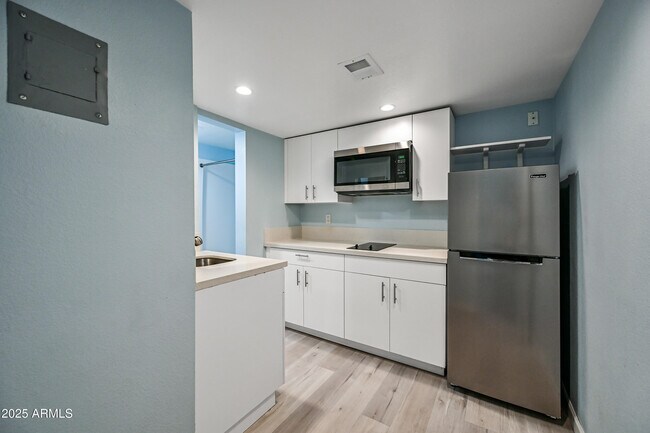 Building Photo - 3025 N 32nd St