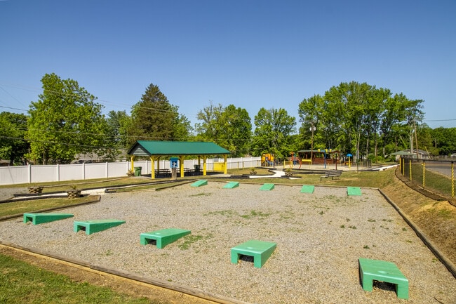 Building Photo - 21 Maple Ave