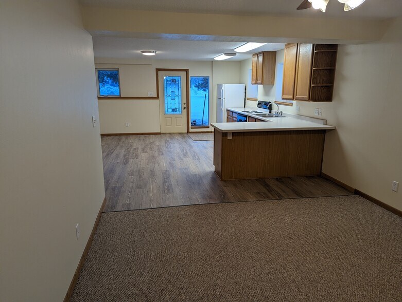 Building Photo - 521 1st St