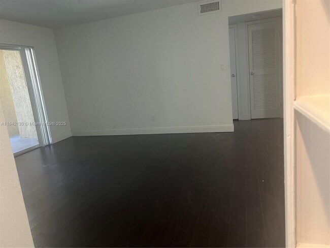 Building Photo - 949 Riverside Dr