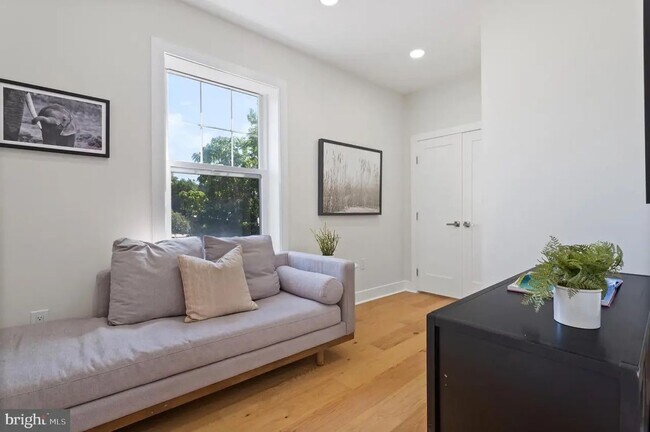 Building Photo - 116 Thomas St NW