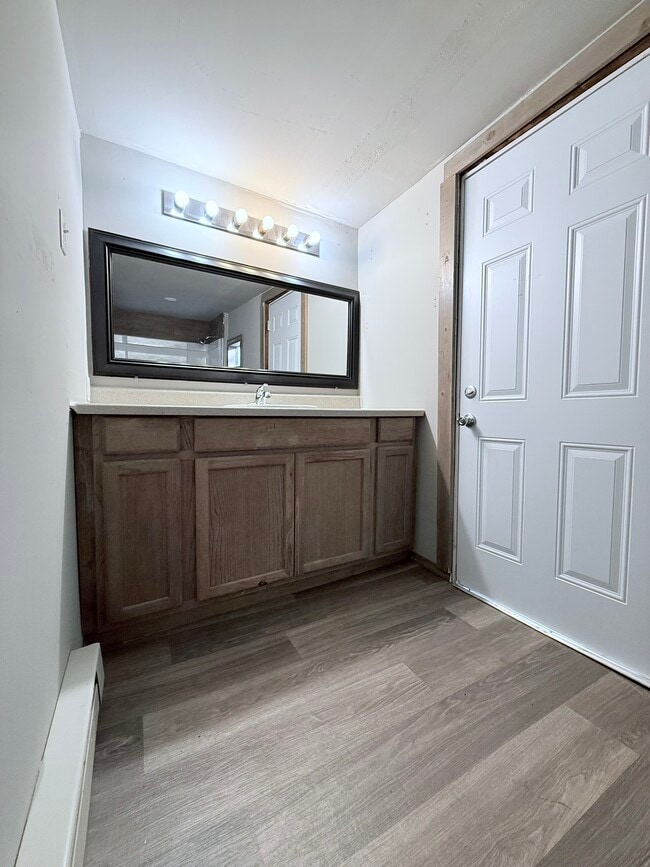 Building Photo - 114 Oak St