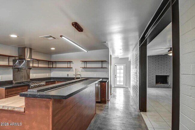 Building Photo - 1612 E Gaylon Dr