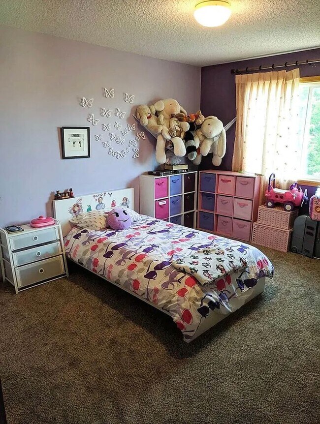 Building Photo - Spacious 4bed 3.5bath Single Family Home in Shakopee.  Featuring an in-home Theater