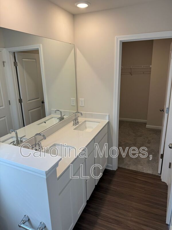 Building Photo - 825 Powder Br Dr