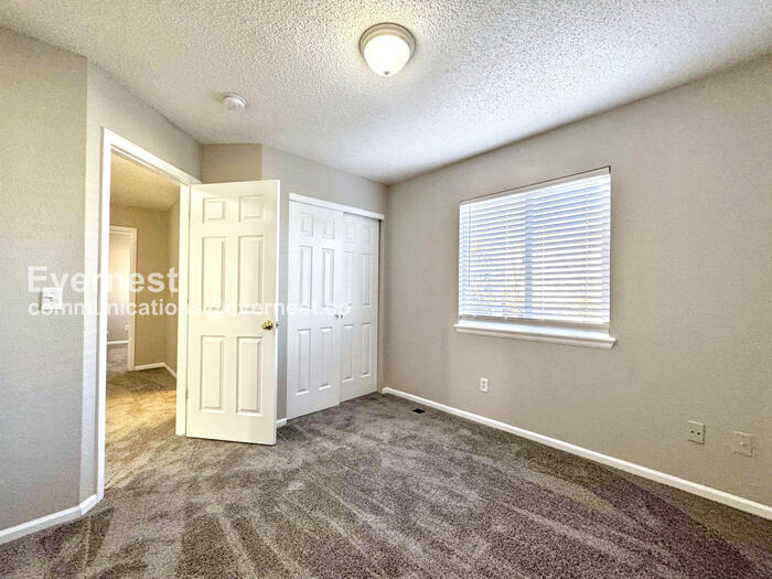 Building Photo - 4079 Perth St