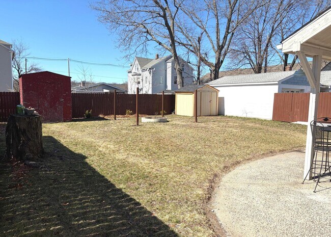 Building Photo - 137 Clifton St