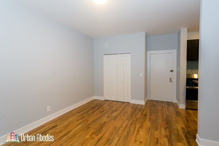 Building Photo - 4847 N Damen Ave