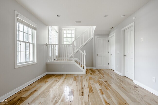 Building Photo - 12779 Tradd St