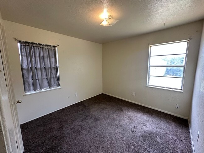 Building Photo - 1106 La Porte Dr