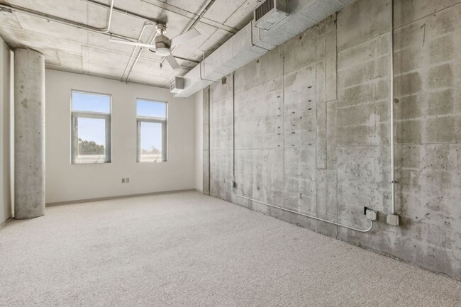 Building Photo - Loft Condo in Downtown Orlando
