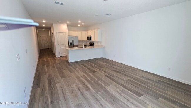 Building Photo - 603 Holly Lks Dr