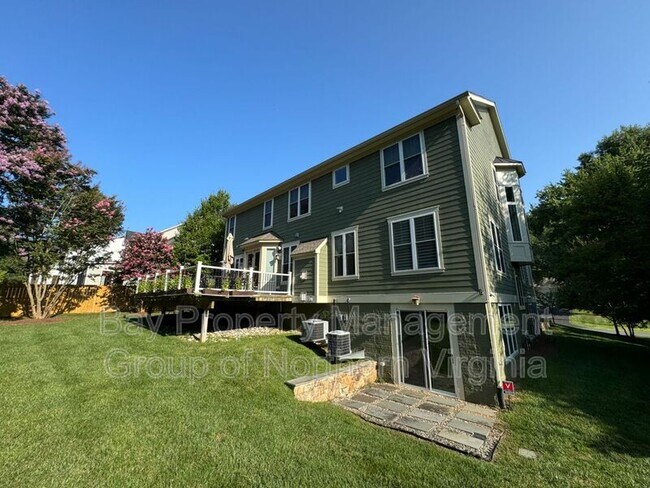 Building Photo - 10005 Murnane St