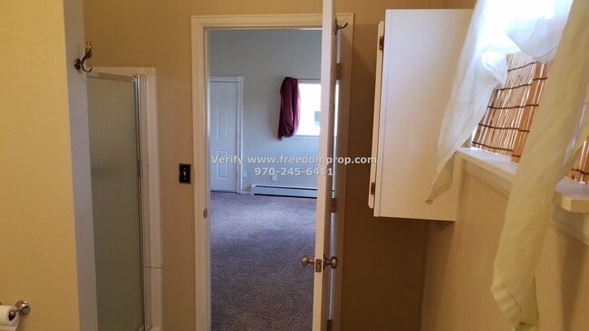 Building Photo - Updated 2 Bedroom 2 Bath House with Conven...