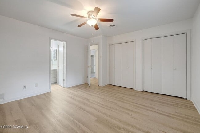 Building Photo - 3 bed, 2 bath brick-on-slab on Johnston Street