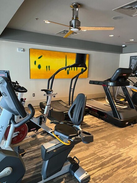 Building Photo - 600 12th Ave S