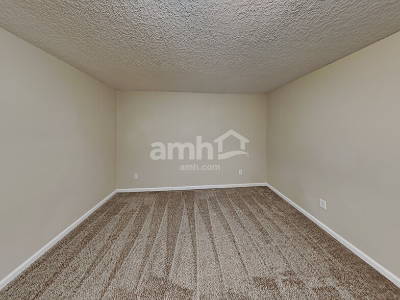 Building Photo - 456 Evergreen Way