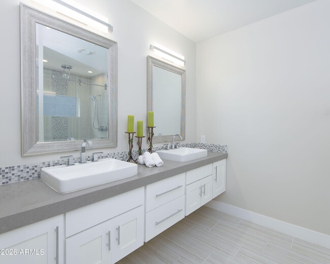 Building Photo - 2423 E Lincoln Cir