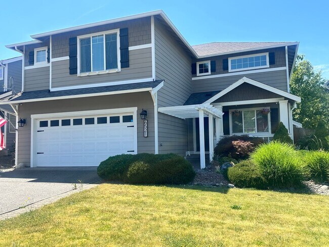 Building Photo - Beautiful Spacious Luxury Home